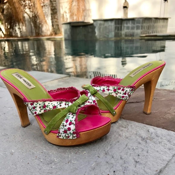 Steve Madden Shoes - Girly Steve Madden floral backless heels 🌸🌸